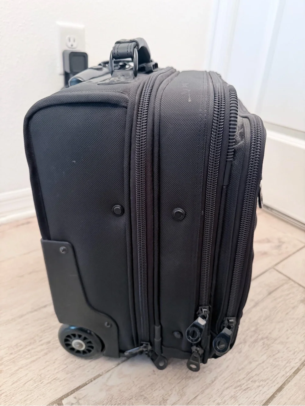 PATHFINDER Computer Carry on Professional Business Bag weekend wheels Ballistic